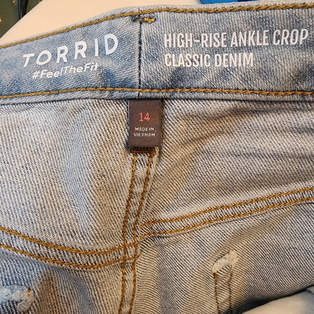 Torrid High Rise Ankle Crop Classic Denim, Size 14 - Picture 2 of 9